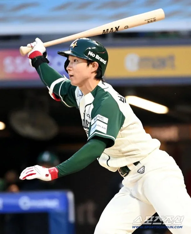 [오피셜]'김도영을 압도적으로 제쳤다' 신기록 박성한, 생애 첫 월간 MVP 수상
