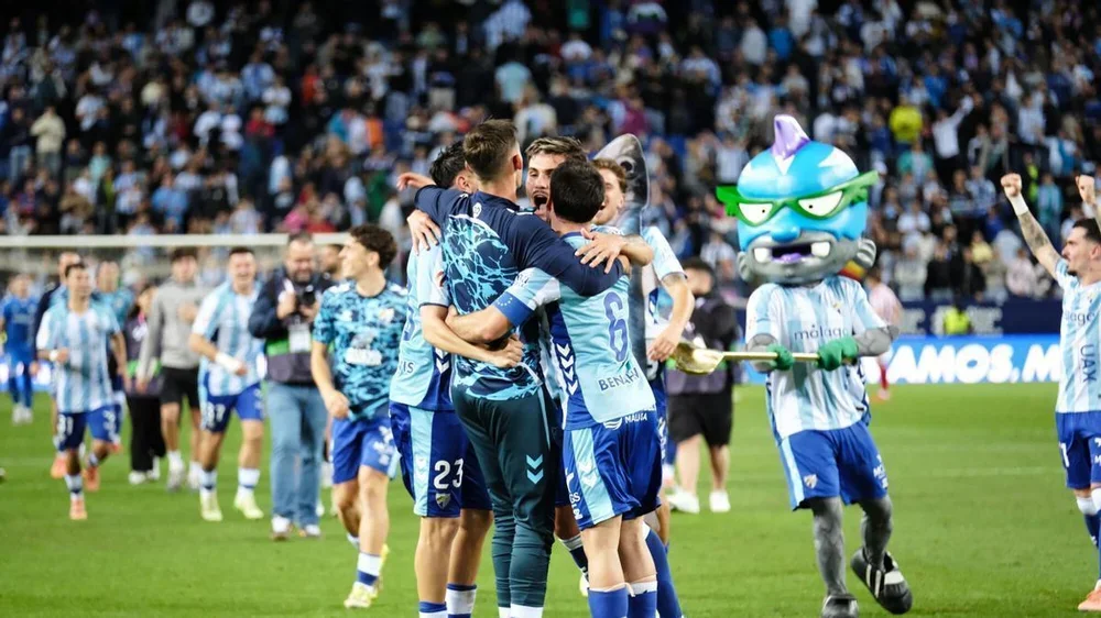 La Rosaleda podría confirmar el play off del Málaga CF en su último partido.