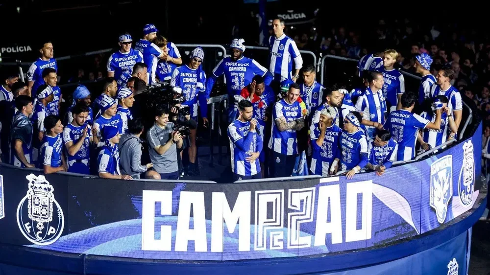 Festa dos dragões no Coreto após conquistar 31.º título nacional (Foto: FC Porto/X)